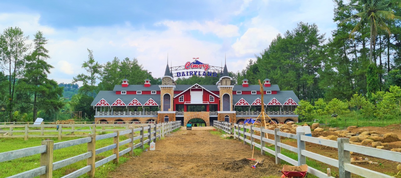 Cimory Dairyland  mengusung Farm Leisure Park in the City memiliki konsep petting zoo. DOK SINAR MAS LAND